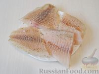 Тилапия, завёрнутая в кабачки, запечённая с помидорами