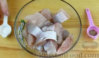 Жареная рыба в томатном соусе с ананасами