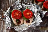 Рыба с помидорами и сыром, запеченная в фольге