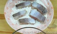 Жареная рыба в томатном соусе с ананасами