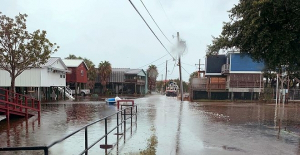 Тропический шторм «Имельда» вызвал наводнение в Хьюстоне 